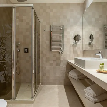 El Pilar Andalucia 호텔 4*