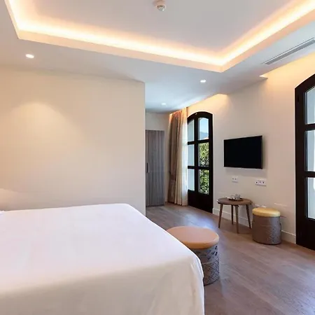 El Pilar Andalucia 4* エステポナ